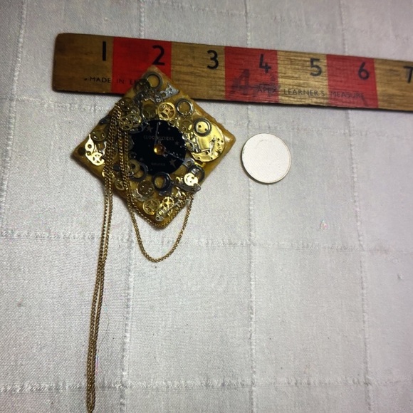 Vintage real saltine cracker, brooch pin looks like a clock - Picture 3 of 6